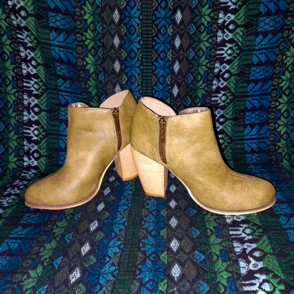 NWOT Michael Antonio Olive Green Zip Stacked Heel Booties Women's Size 6.5 - Picture 2 of 7